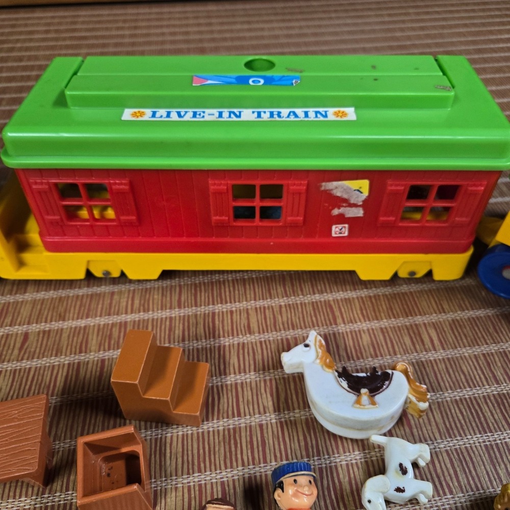 VINTAGE 1975 IDEAL THINK & LEARN LIVE-IN TRAIN w/MacMAGNET MAGNETIC FAMILY w/Box - Picture 7 of 16